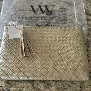 NWT Virginia Wolf Clutch